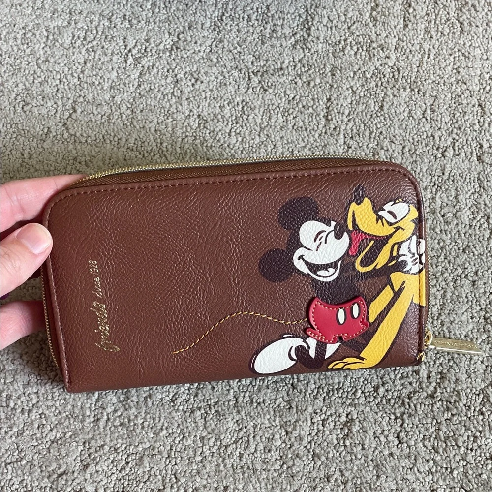 Danielle Nicole Brown backpack and wallet - Picture 5 of 14